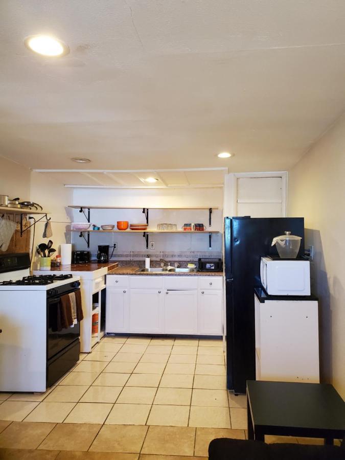 Pinecrest Inn & Suites سارية العلم المظهر الخارجي الصورة